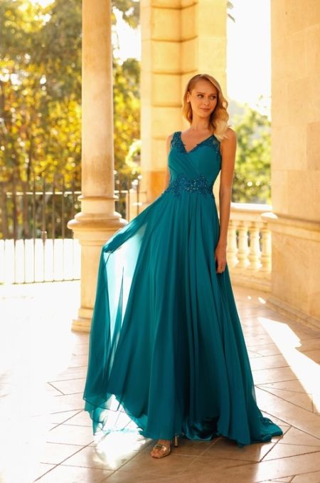 Traje corte en la cintura con cuerpo de corset y detalles en la cintura de encaje