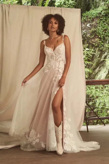 Traje de novia corte en la cintura con falda de tul brillante y guipur