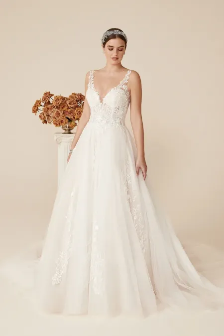 Traje de novia corte en la cintura con transparencias de encaje y espalda efecto tatoo