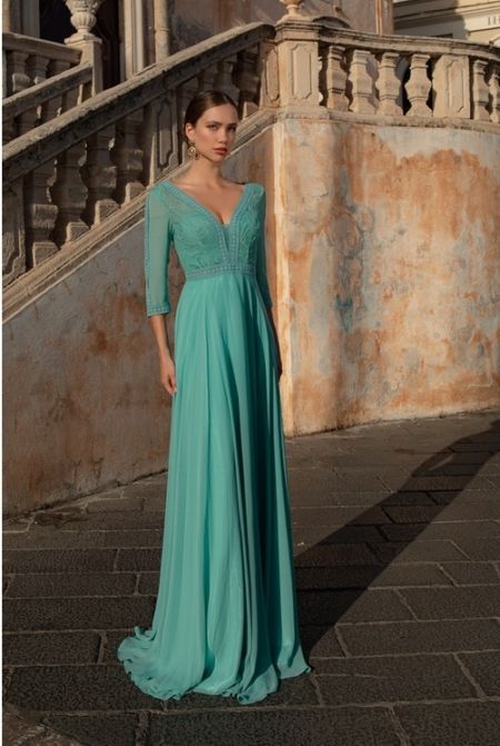 Vestido corte en la cintura de crepe con mangas